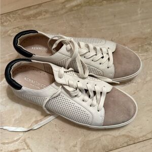 Kenneth Cole White grey and gold lifestyle Sneakers